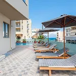 Hotel Icarus & By 