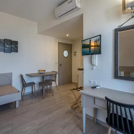 Hotel Icarus & By 