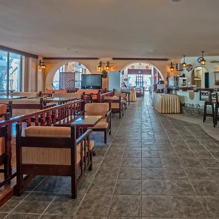 Hotel Icarus & By 