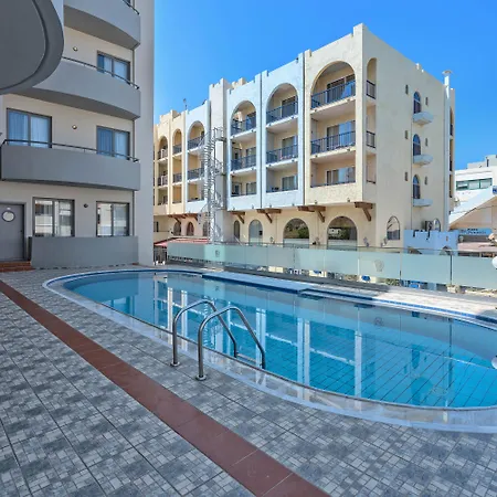 Hotel Icarus & By 