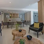 Hotel Icarus & By 