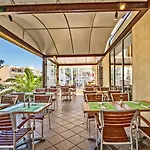 Hotel Icarus & By 