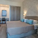 Hotel Icarus & By 