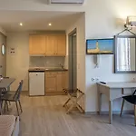 Hotel Icarus & By 