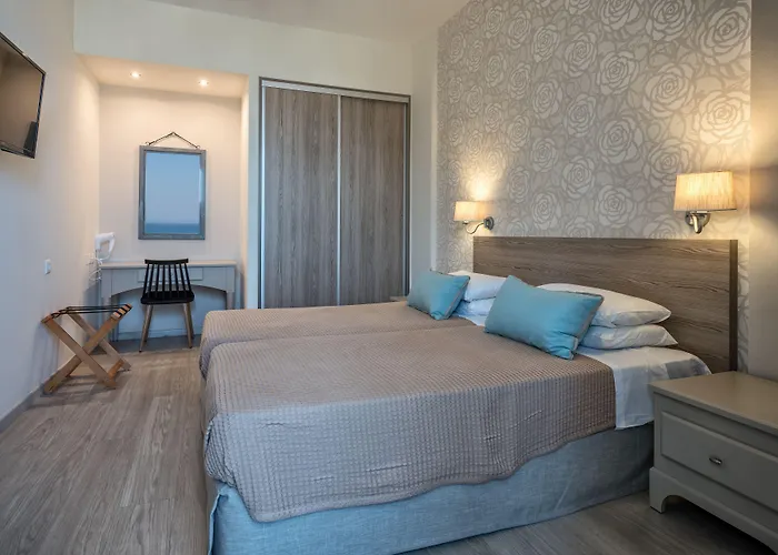 Отель Icarus & By 